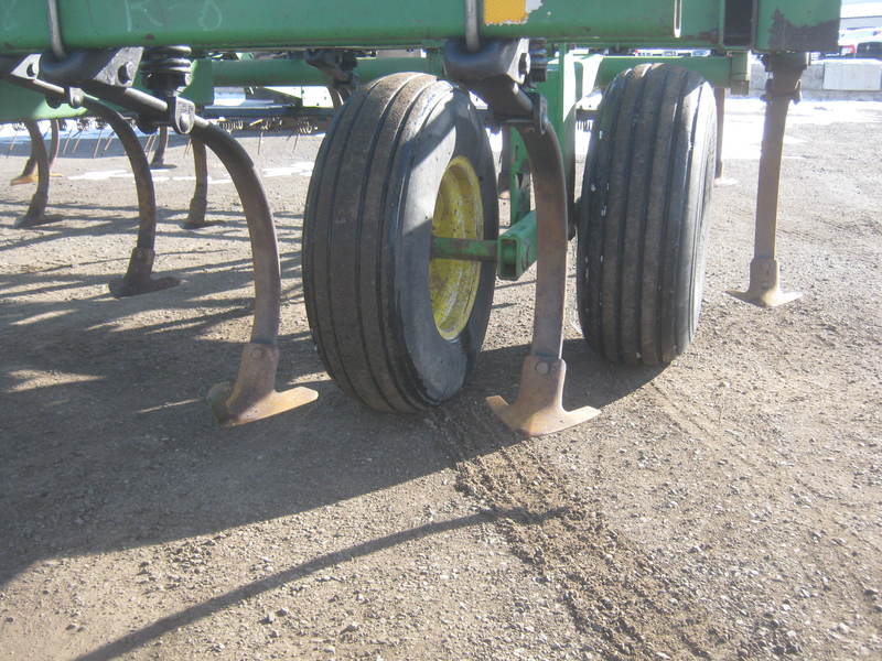 Cultivators  John Deere 960 Cultivator Photo